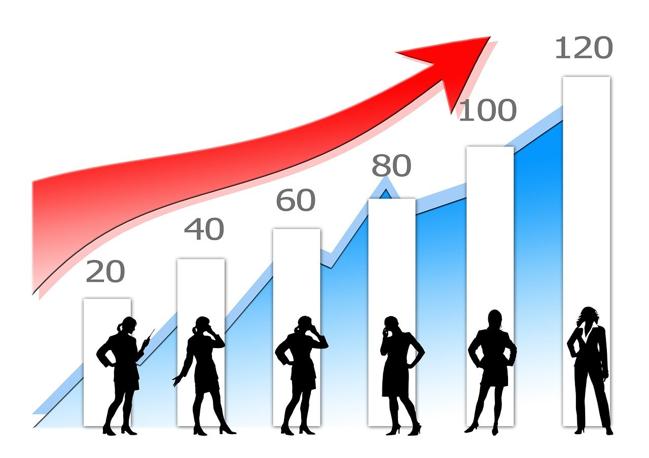 专家观点解析，月收入4000元，全家脱贫的可行性探讨