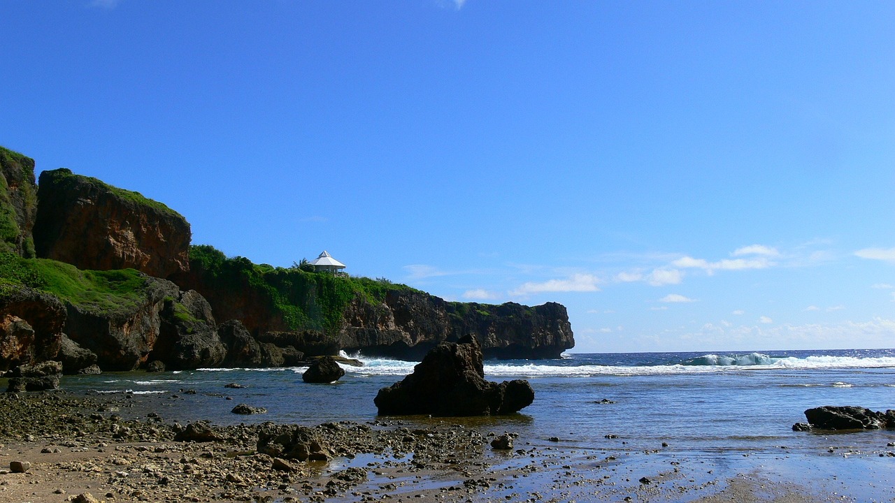 中国游客普吉岛海滩失踪案，遗体发现引发关注